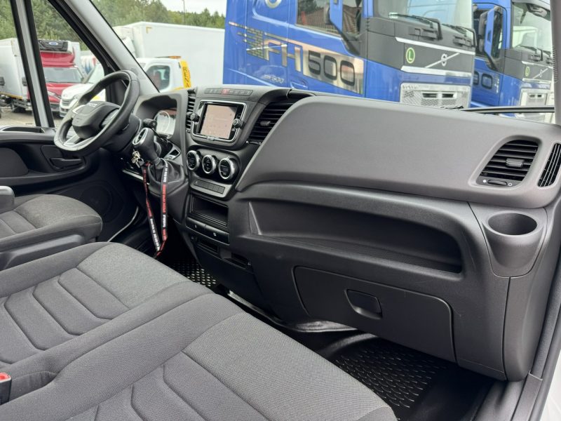 Iveco Daily 35S18 H Hi-Matic Salon PL 10-palet drzwi boczne Lampy Led Dostępny od Ręki
