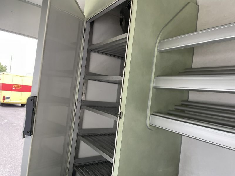 Mercedes inny Autosklep Gastronomiczny Warzywniak food truck foodtruck sklep W-zasi
