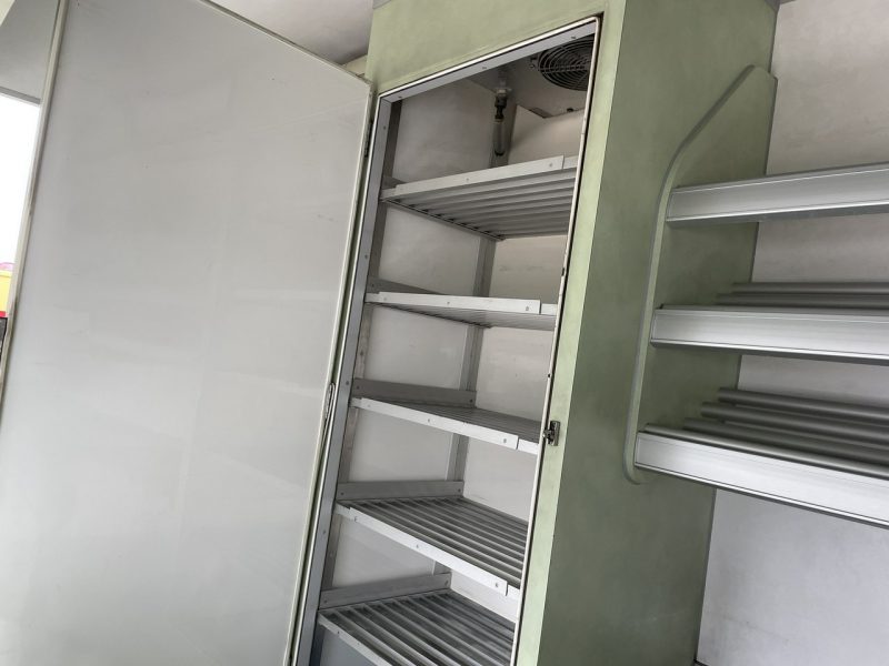 Mercedes inny Autosklep Gastronomiczny Warzywniak food truck foodtruck sklep W-zasi