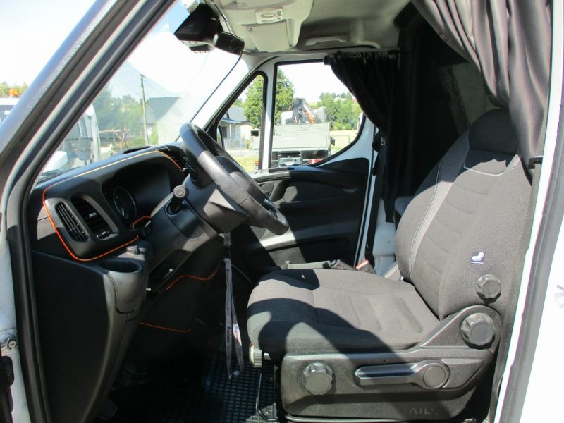 Iveco Daily 35S18 Daily 3.0 - 180KM wejkaka Spojtrak 35-180 podnoszony Duży zbiornik pa