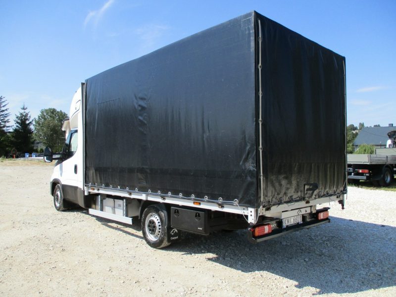 Iveco Daily 35S18 Daily 3.0 - 180KM wejkaka Spojtrak 35-180 podnoszony Duży zbiornik pa