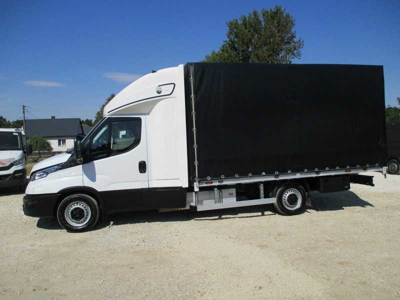 Iveco Daily 35S18 Daily 3.0 - 180KM wejkaka Spojtrak 35-180 podnoszony Duży zbiornik pa