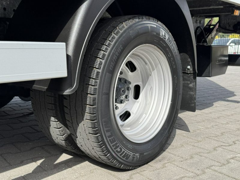 Iveco Daily 35C16 V Kontener + Winda 750kg Na Bliźniaku Koła Bliźniacze (Master, Sprinter)