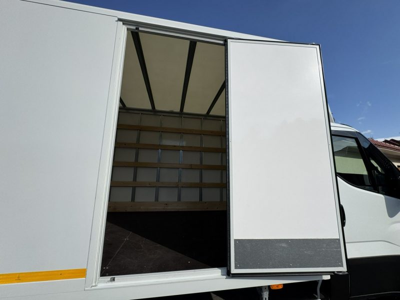 Iveco Daily 35C14 Kontener + Winda 750kg Na Bliźniaku Koła Bliźniacze (Master, Sprinter)
