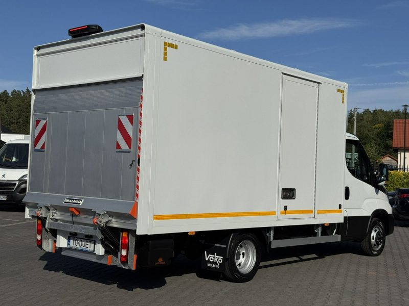 Iveco Daily 35C14 Kontener + Winda 750kg Na Bliźniaku Koła Bliźniacze (Master, Sprinter)