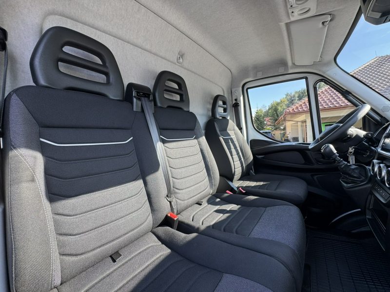 Iveco Daily 35C14 Kontener + Winda 750kg Na Bliźniaku Koła Bliźniacze (Master, Sprinter)