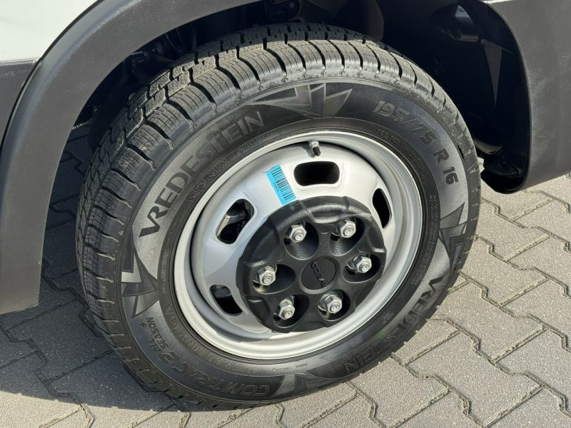 Iveco Daily 35C14 Kontener + Winda 750kg Na Bliźniaku Koła Bliźniacze (Master, Sprinter)