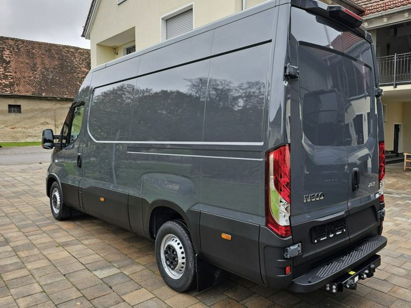 Iveco Daily 35S18A8H V 12m3 L3H2 176KM Kamera Akt.Tempo. Od ręki 2113 zł Niska Cena !!