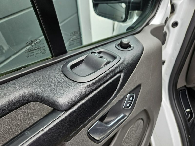 Opel Vivaro Transit Custom 2.0 TDCi 130KM FV23% bezwypadek BDB WYPOSAŻENIE 3 osob