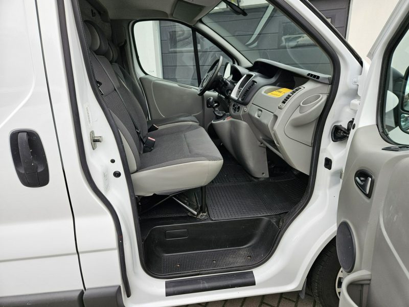 Opel Vivaro Transit Custom 2.0 TDCi 130KM FV23% bezwypadek BDB WYPOSAŻENIE 3 osob
