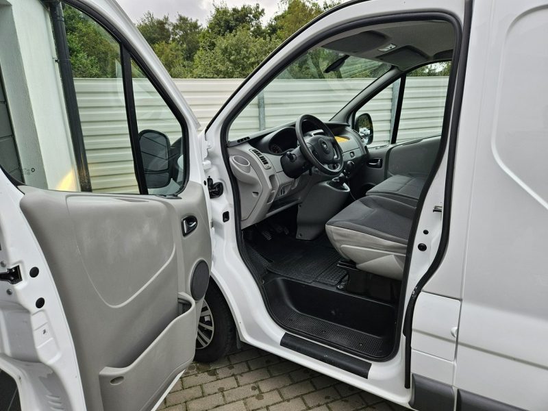 Opel Vivaro Transit Custom 2.0 TDCi 130KM FV23% bezwypadek BDB WYPOSAŻENIE 3 osob