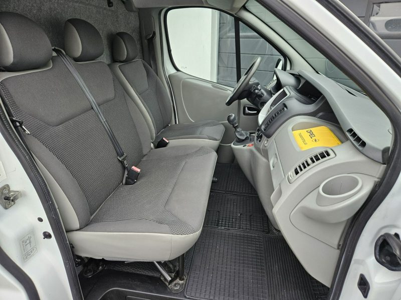 Opel Vivaro Transit Custom 2.0 TDCi 130KM FV23% bezwypadek BDB WYPOSAŻENIE 3 osob