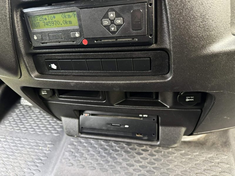 Iveco Daily 35S21 HiMatic 210KM MAX Pneumat Kamera Nawigacja Tachograf Hak 3500