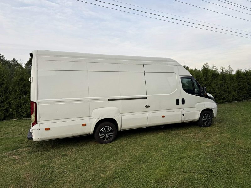 Iveco Daily 35S21 HiMatic 210KM MAX Pneumat Kamera Nawigacja Tachograf Hak 3500