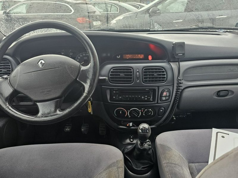 Renault Megane -SPRZEDANY- 1,6 benz *kamerka,cb radio,alu,możliwa zamina I (1996-2002)