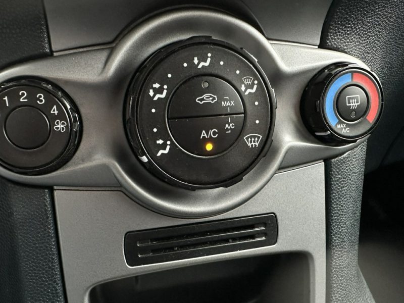Ford Fiesta Benzyna Zarejestrowany Ubezpieczony Mk7 (2008-)