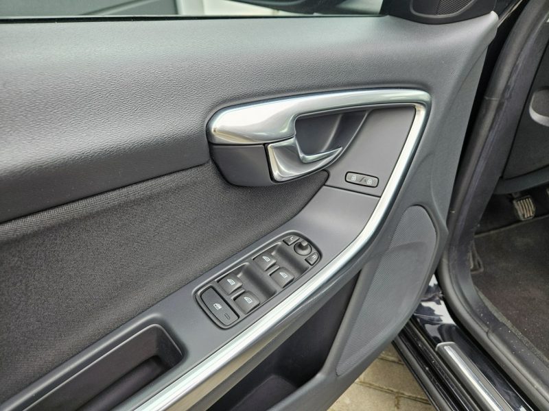 Volvo V60 D2 1.6 115KM manual BEZWYPADEK bardzo zadbany NAVI BDB stan I (2010-2018)
