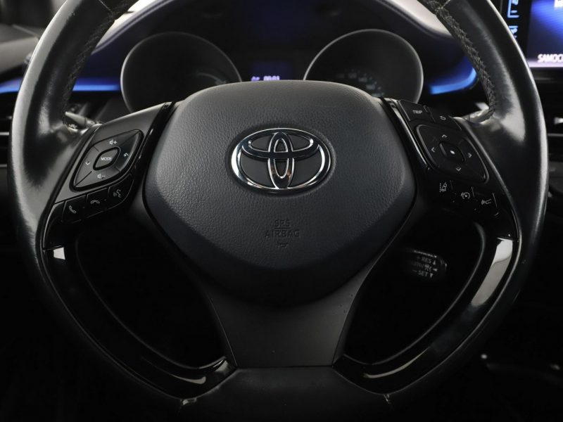 Toyota C-HR Style grzane fotele kamera tempomat