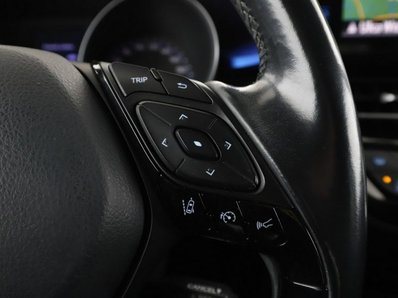 Toyota C-HR Style grzane fotele kamera tempomat