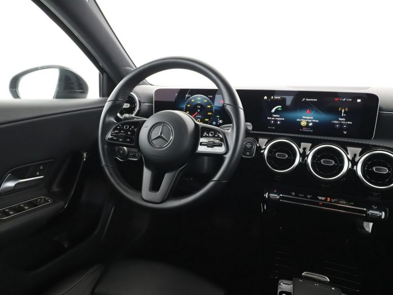 Mercedes A 180 automat skóra navi klima auto kamera i czujniki parkowania W177 (2018-)