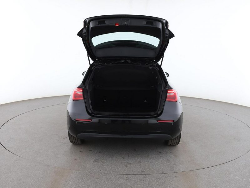 Mercedes A 180 automat skóra navi klima auto kamera i czujniki parkowania W177 (2018-)