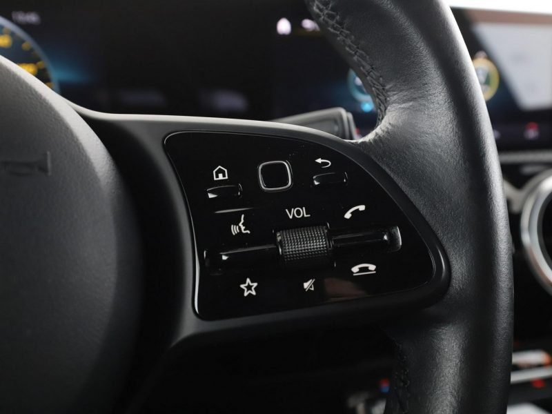 Mercedes A 180 automat skóra navi klima auto kamera i czujniki parkowania W177 (2018-)