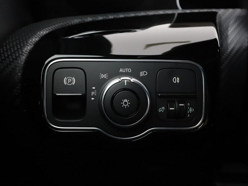 Mercedes A 180 automat skóra navi klima auto kamera i czujniki parkowania W177 (2018-)