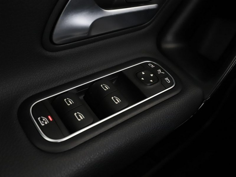 Mercedes A 180 automat skóra navi klima auto kamera i czujniki parkowania W177 (2018-)