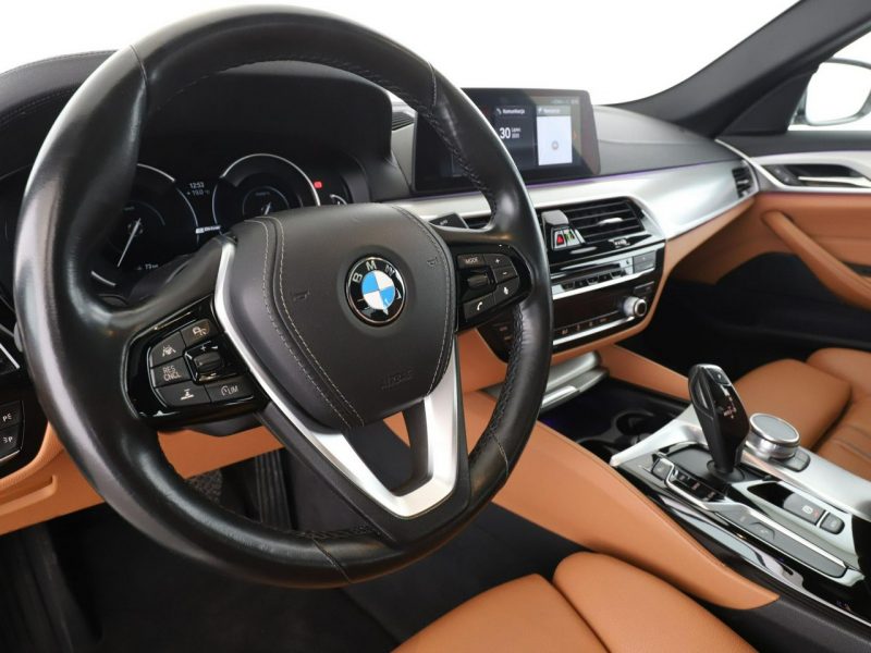 BMW 530 530e Luxury Line PHEV panorama skóra kamera grzane fotele navi head-up G30 (2017-)
