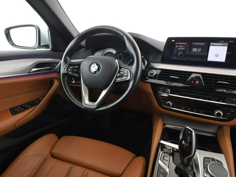 BMW 530 530e Luxury Line PHEV panorama skóra kamera grzane fotele navi head-up G30 (2017-)