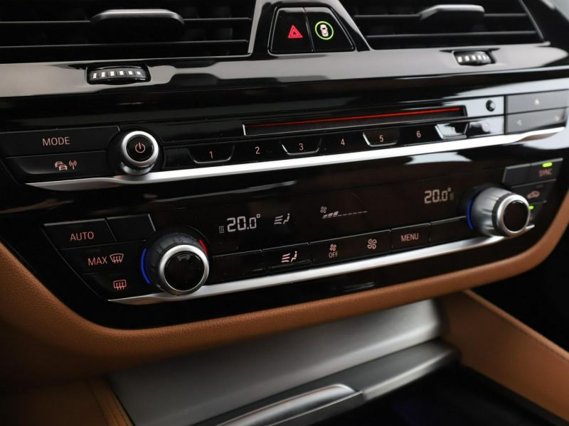 BMW 530 530e Luxury Line PHEV panorama skóra kamera grzane fotele navi head-up G30 (2017-)