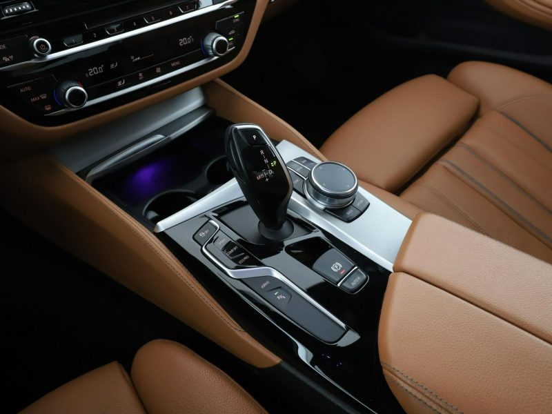 BMW 530 530e Luxury Line PHEV panorama skóra kamera grzane fotele navi head-up G30 (2017-)