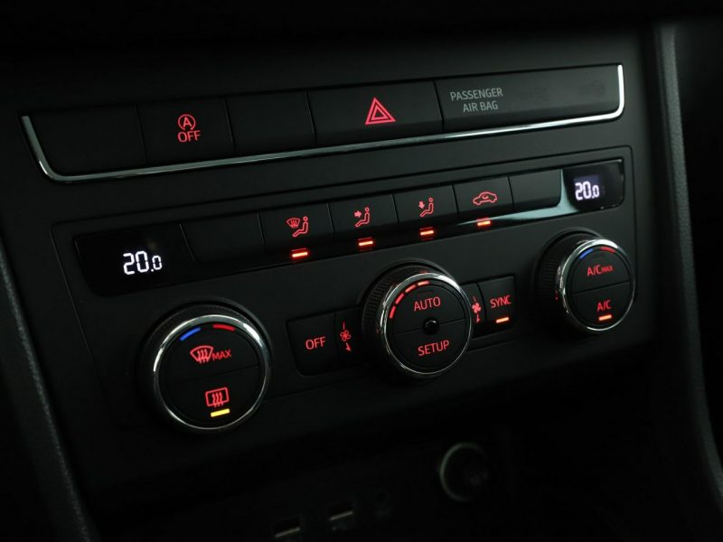 Seat Ateca DSG full LED virtual cocpit navi klima auto kamera i czujniki parkowan