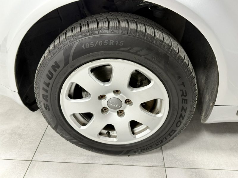 Audi A4 2.0 MPI 130KM ALT*Ambiente * Klimatronic * Relingi * Isofix * Lifting B6 (2000-2004)