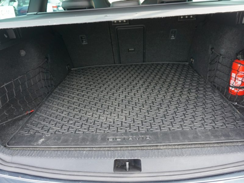 Škoda Octavia zarejestrowany ,ubezpieczony, f-ra 23% , skrzynia DSG, VRS III (2013-)