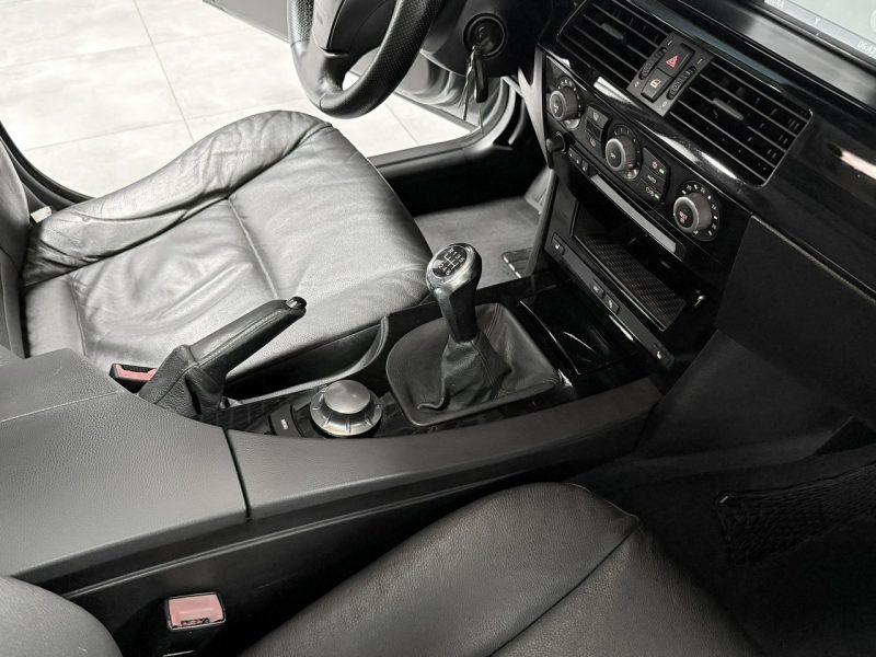 BMW 520 2.2 170KM * Szyberdach * Bi-Xenon adaptacyjny * Manual * Navi * Alu 18 E60 (2003-2010)