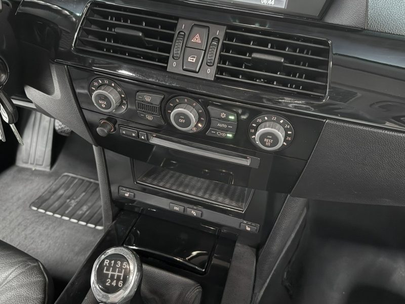 BMW 520 2.2 170KM * Szyberdach * Bi-Xenon adaptacyjny * Manual * Navi * Alu 18 E60 (2003-2010)