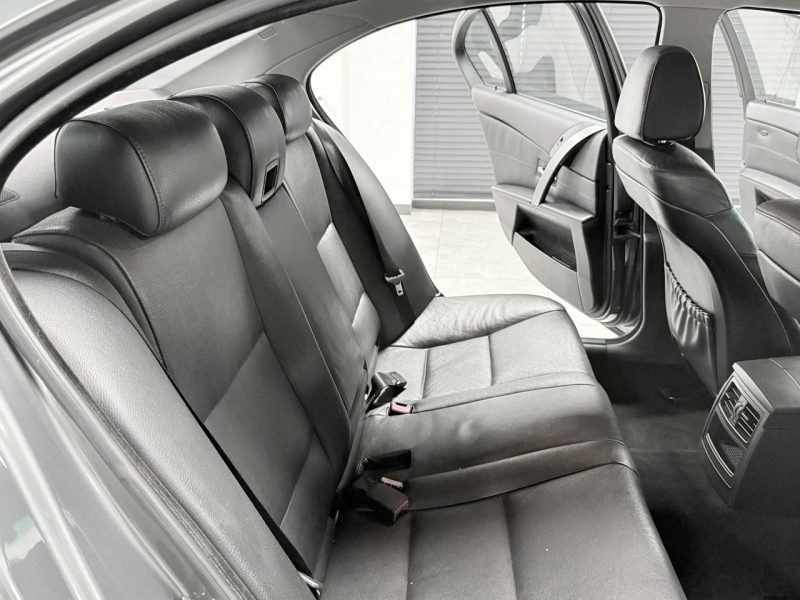 BMW 520 2.2 170KM * Szyberdach * Bi-Xenon adaptacyjny * Manual * Navi * Alu 18 E60 (2003-2010)