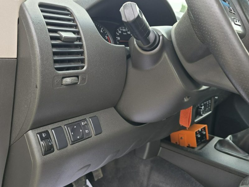 Nissan Navara Pług i solarka III (2005-2014)
