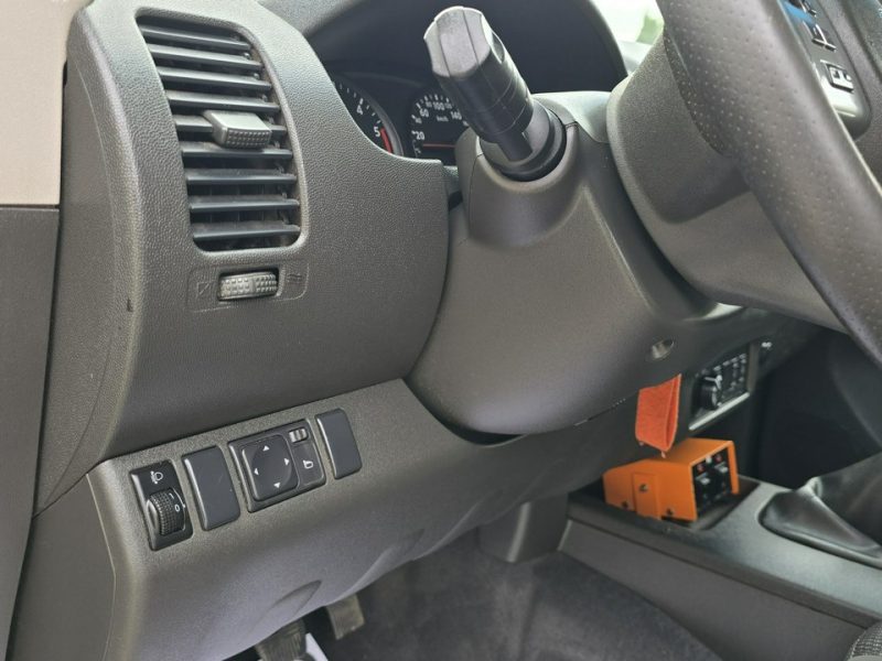 Nissan Navara Pług i solarka III (2005-2014)