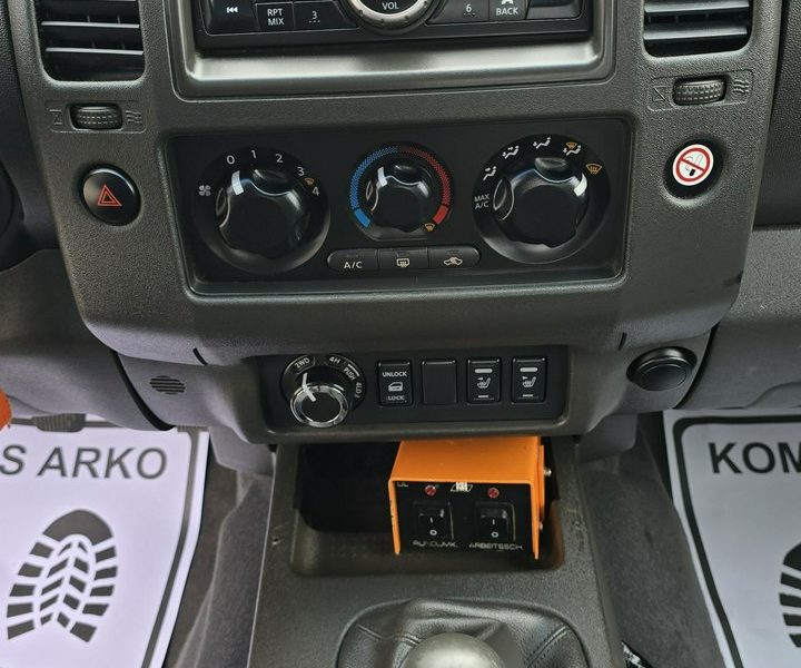 Nissan Navara Pług i solarka III (2005-2014)