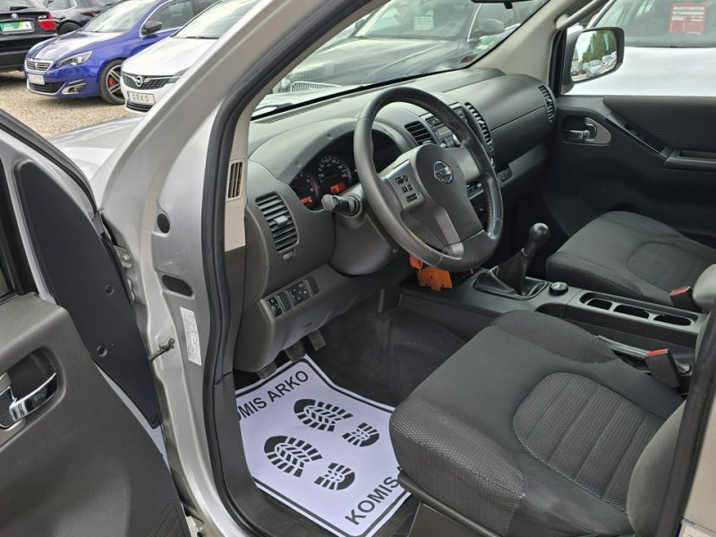 Nissan Navara Pług i solarka III (2005-2014)