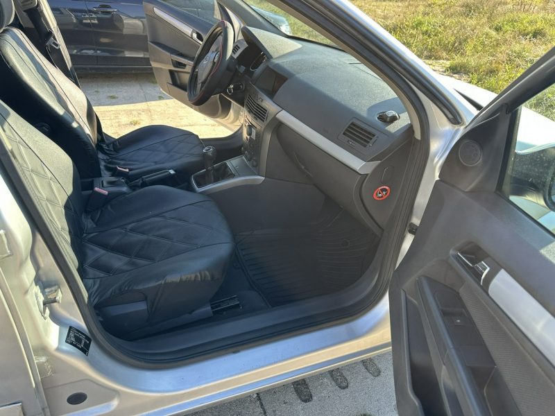 Opel Astra Nowe opony wielosezonowe, nowe turbo, nowe sprzęgło, klimatronik H (2004-2014)