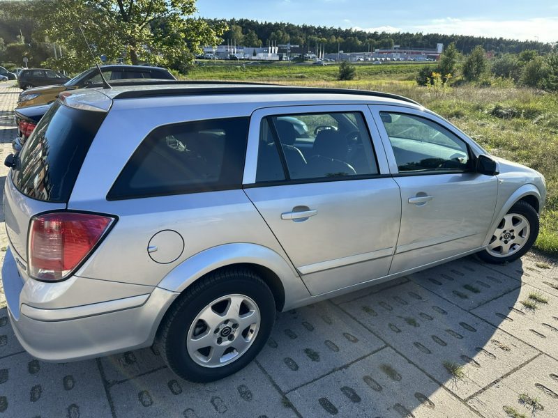 Opel Astra Nowe opony wielosezonowe, nowe turbo, nowe sprzęgło, klimatronik H (2004-2014)