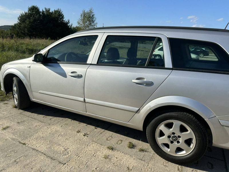 Opel Astra Nowe opony wielosezonowe, nowe turbo, nowe sprzęgło, klimatronik H (2004-2014)