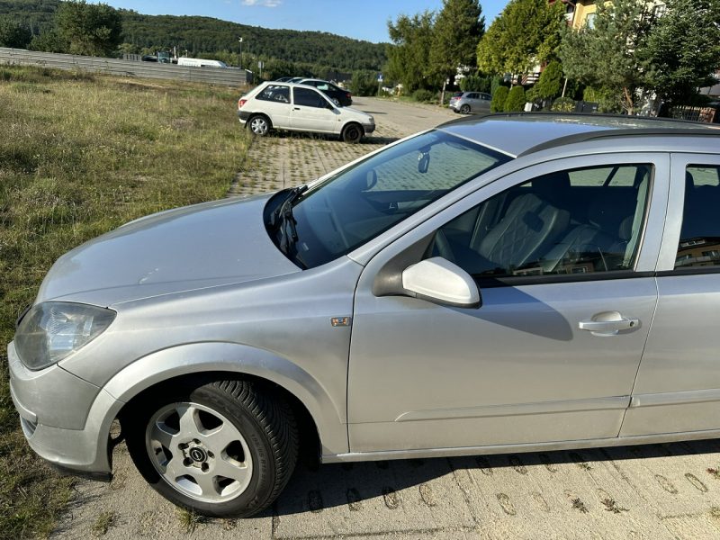 Opel Astra Nowe opony wielosezonowe, nowe turbo, nowe sprzęgło, klimatronik H (2004-2014)