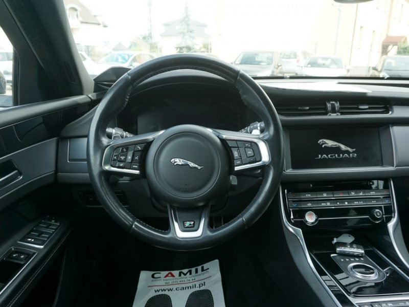 Jaguar XF zarejestrowany, ubezpieczony , f-ra VAT 23%, niski przebieg X260 (2015-)