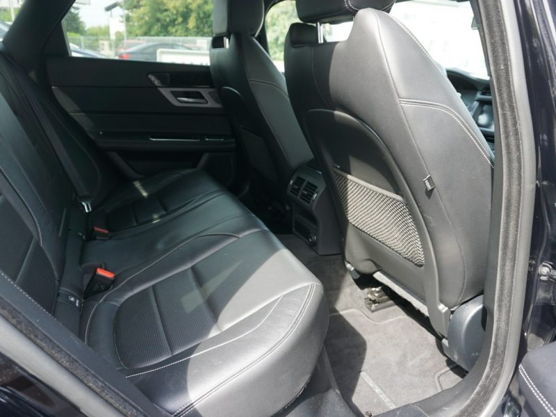 Jaguar XF zarejestrowany, ubezpieczony , f-ra VAT 23%, niski przebieg X260 (2015-)