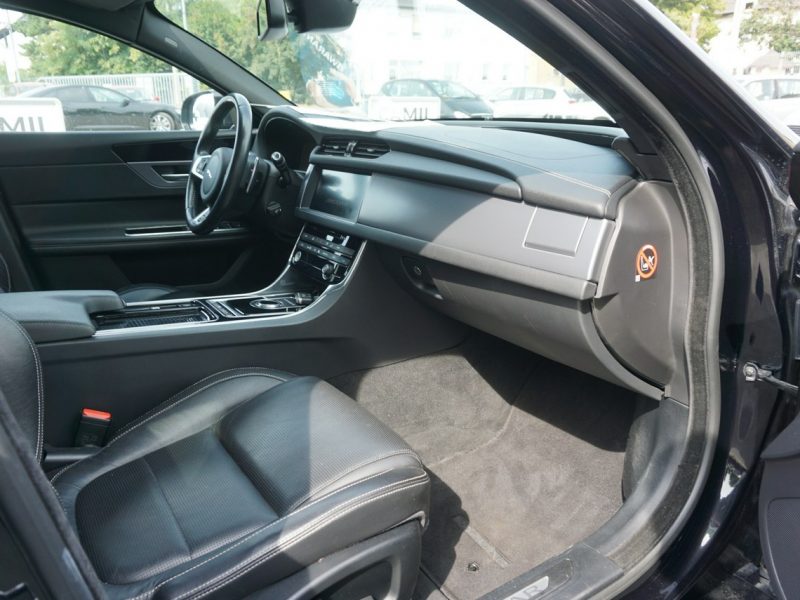 Jaguar XF zarejestrowany, ubezpieczony , f-ra VAT 23%, niski przebieg X260 (2015-)
