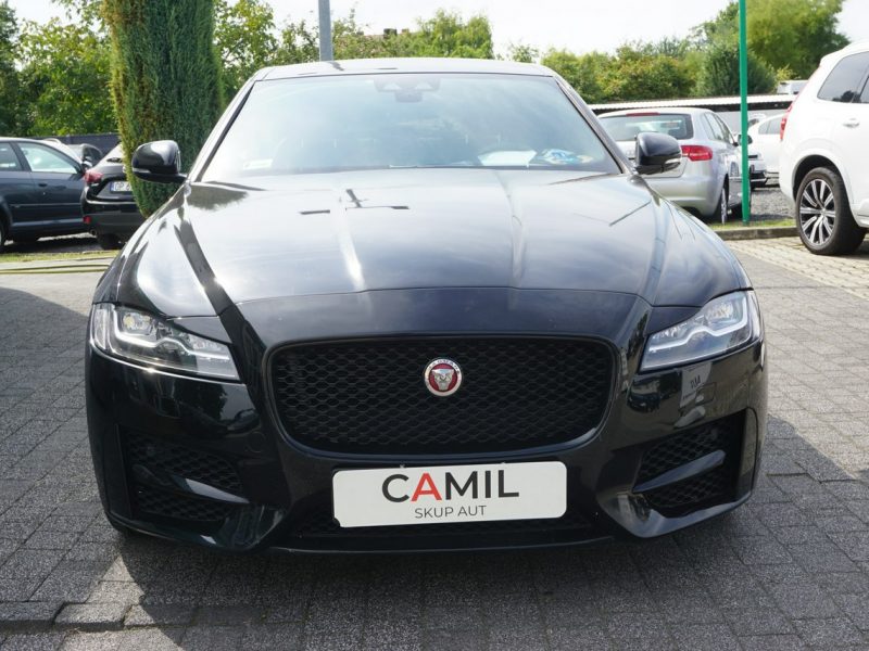 Jaguar XF zarejestrowany, ubezpieczony , f-ra VAT 23%, niski przebieg X260 (2015-)